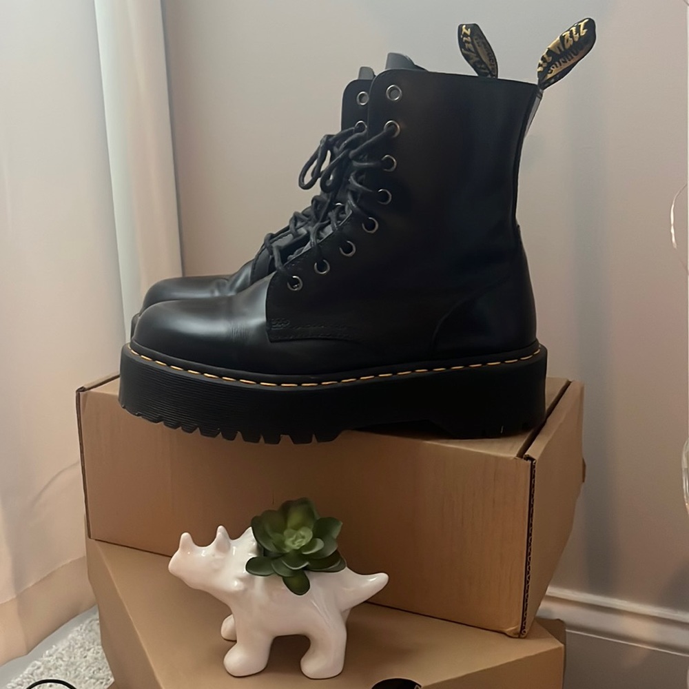 COPY - JADON BOOT SMOOTH LEATHER PLATFORMS(Doc Martens) worn twice, in great co…
